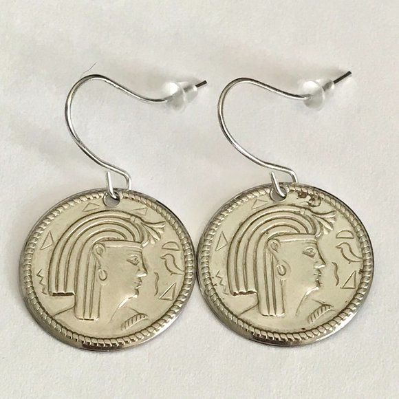 Vintage Egyptian Coin Charm Earrings Silver Plated Dangle Egypt Lady Queen - Picture 4 of 9